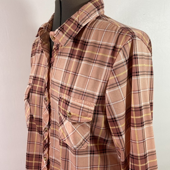 Passport Shirt/Top Women Size Large  Light Pink & Black  Plaid Long Tab Sleeve - Picture 4 of 9